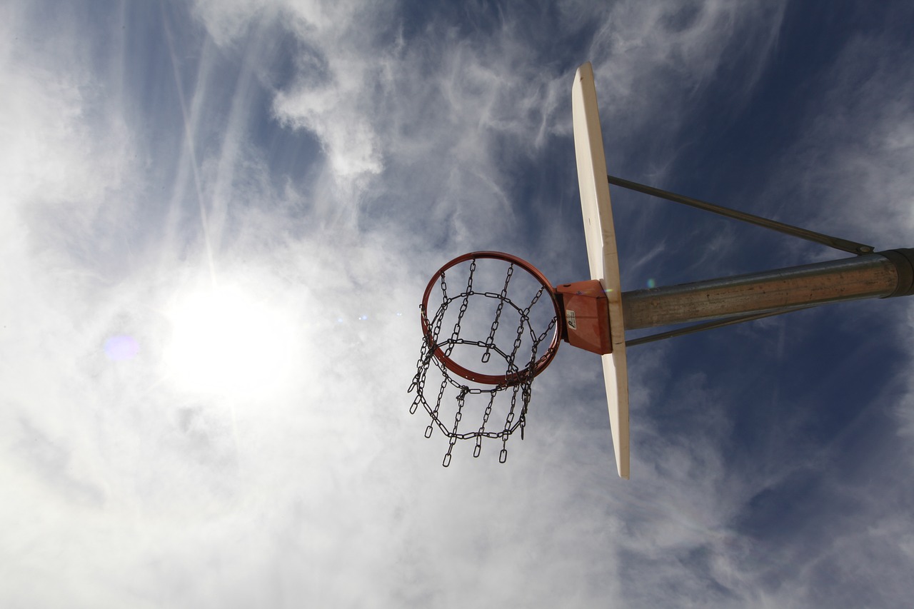 NBA中国赛，篮球盛宴，中国烙印——透视篮球全球化与中国热的交融